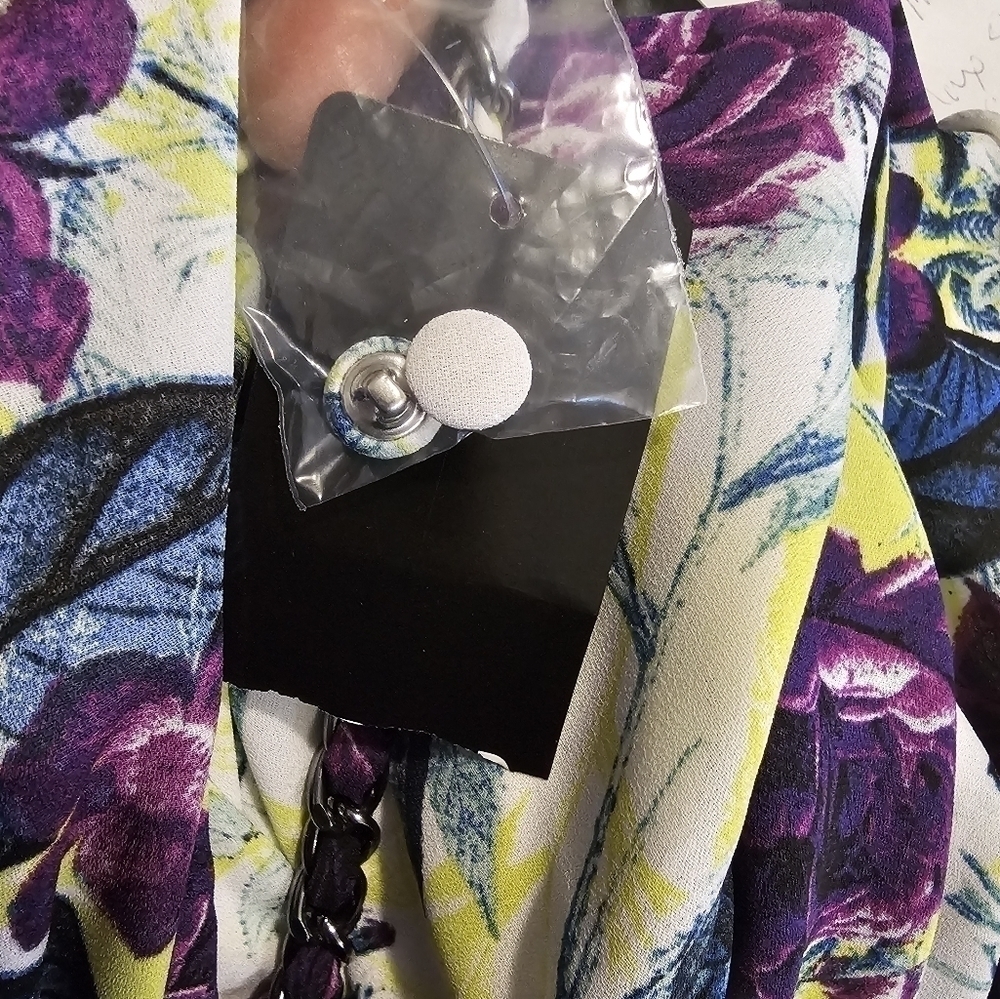 Torrid top size 1 - Picture 2 of 15